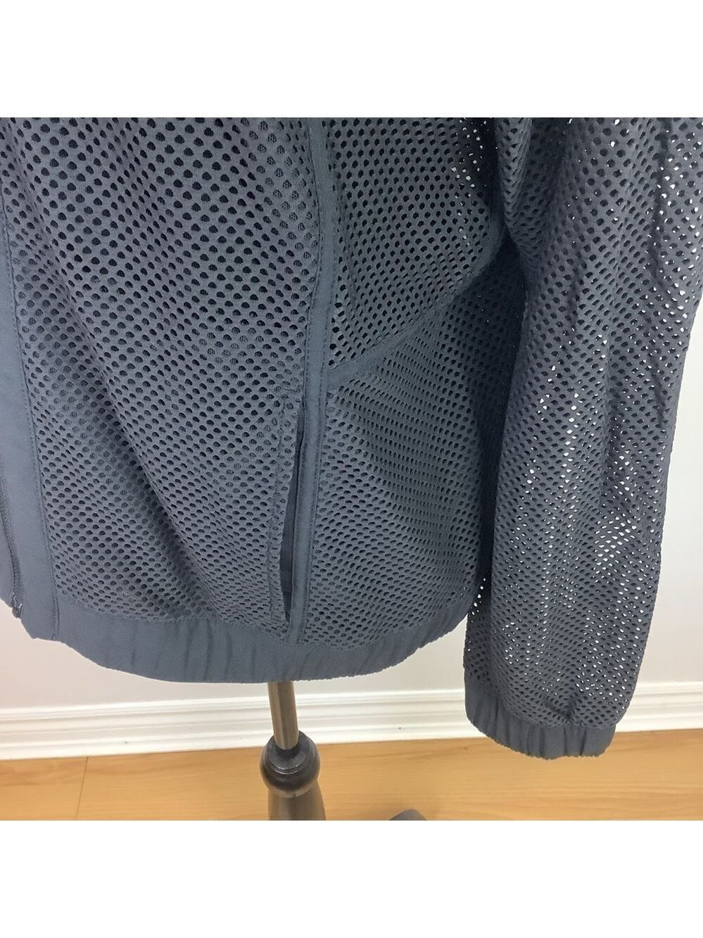LULULEMON MESH RARE BLACK JACKET - Picture 8 of 12